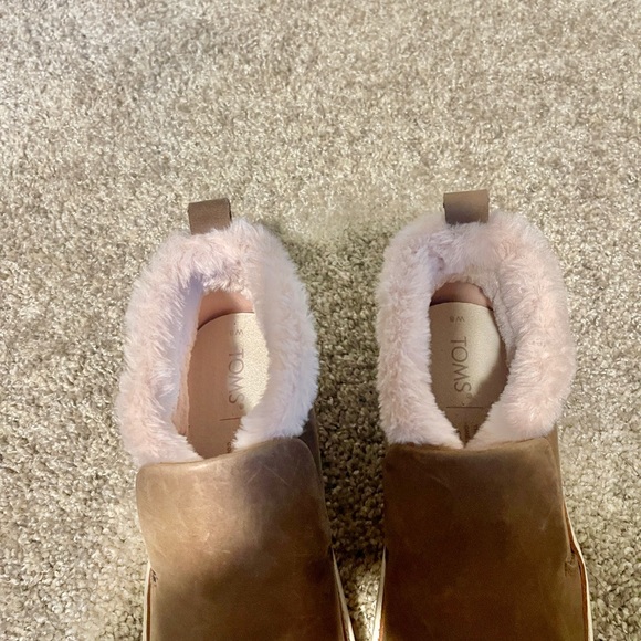 Toms Brown and Pink Slip-On Sneakers with Cozy Lining - Picture 2 of 4